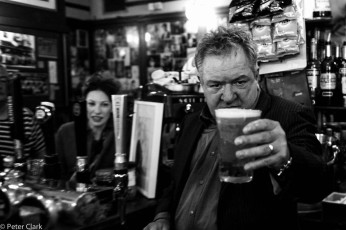 <div class=''>Ken Stott and Pint</div><div class='entry-categories cat-links'><a href='http://peterclarkimages.co.uk/portfolio/french-house/'>French House</a></div>