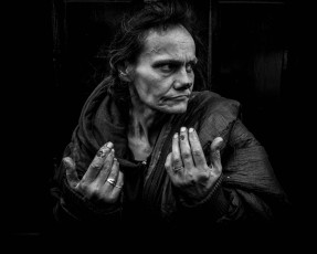 <div class=''>Caz</div><div class='entry-categories cat-links'><a href='http://peterclarkimages.co.uk/portfolio/featured/'>Featured</a> | <a href='http://peterclarkimages.co.uk/portfolio/on-the-streets/'>On the Streets</a></div>