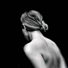 <div class=''>Pearl Earring</div><div class='entry-categories cat-links'><a href='http://peterclarkimages.co.uk/portfolio/backstage/'>Backstage</a> | <a href='http://peterclarkimages.co.uk/portfolio/fashion/'>Fashion</a></div>