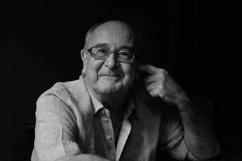 <div class=''>Stuart Lyon</div><div class='entry-categories cat-links'><a href='http://peterclarkimages.co.uk/portfolio/french-house/'>French House</a> | <a href='http://peterclarkimages.co.uk/portfolio/soho/'>Soho</a></div>