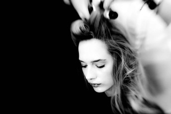 <div class=''>Oscar de la Renta / Michael Van Clarke</div><div class='entry-categories cat-links'><a href='http://peterclarkimages.co.uk/portfolio/backstage/'>Backstage</a></div>