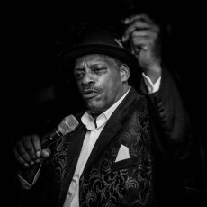 <div class=''>Alexander O'Neal</div><div class='entry-categories cat-links'><a href='https://peterclarkimages.co.uk/portfolio/music/'>Music</a> | <a href='https://peterclarkimages.co.uk/portfolio/performance/'>Performance</a></div>