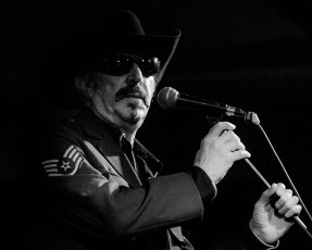 <div class=''>Kinky Freedman</div><div class='entry-categories cat-links'><a href='https://peterclarkimages.co.uk/portfolio/music/'>Music</a></div>